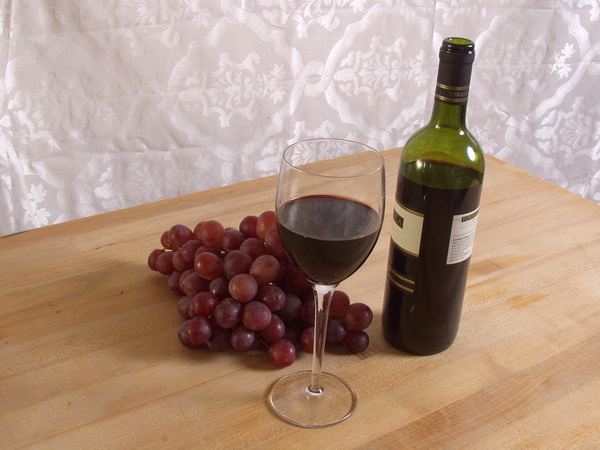 Соединение из красного вина вылечит депрессию и тревожность одновременно