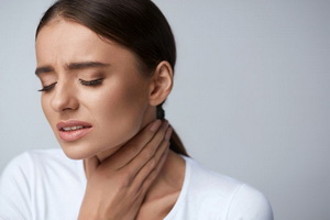 Как облегчить боль в горле