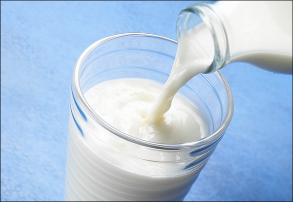 Исследователи советуют пить молоко вместо воды