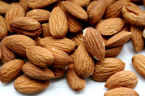 Ежедневные несколько орехов миндаля помогают понизить холестерин