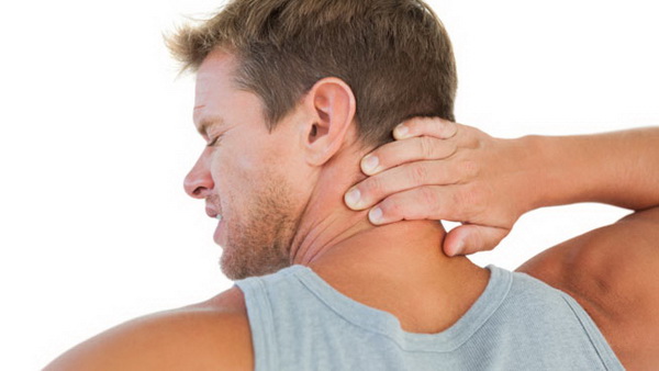 Медики назвали главные причины боли в шее